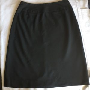 6/$20 Eddie Bauer black skirt size 4 zip in back